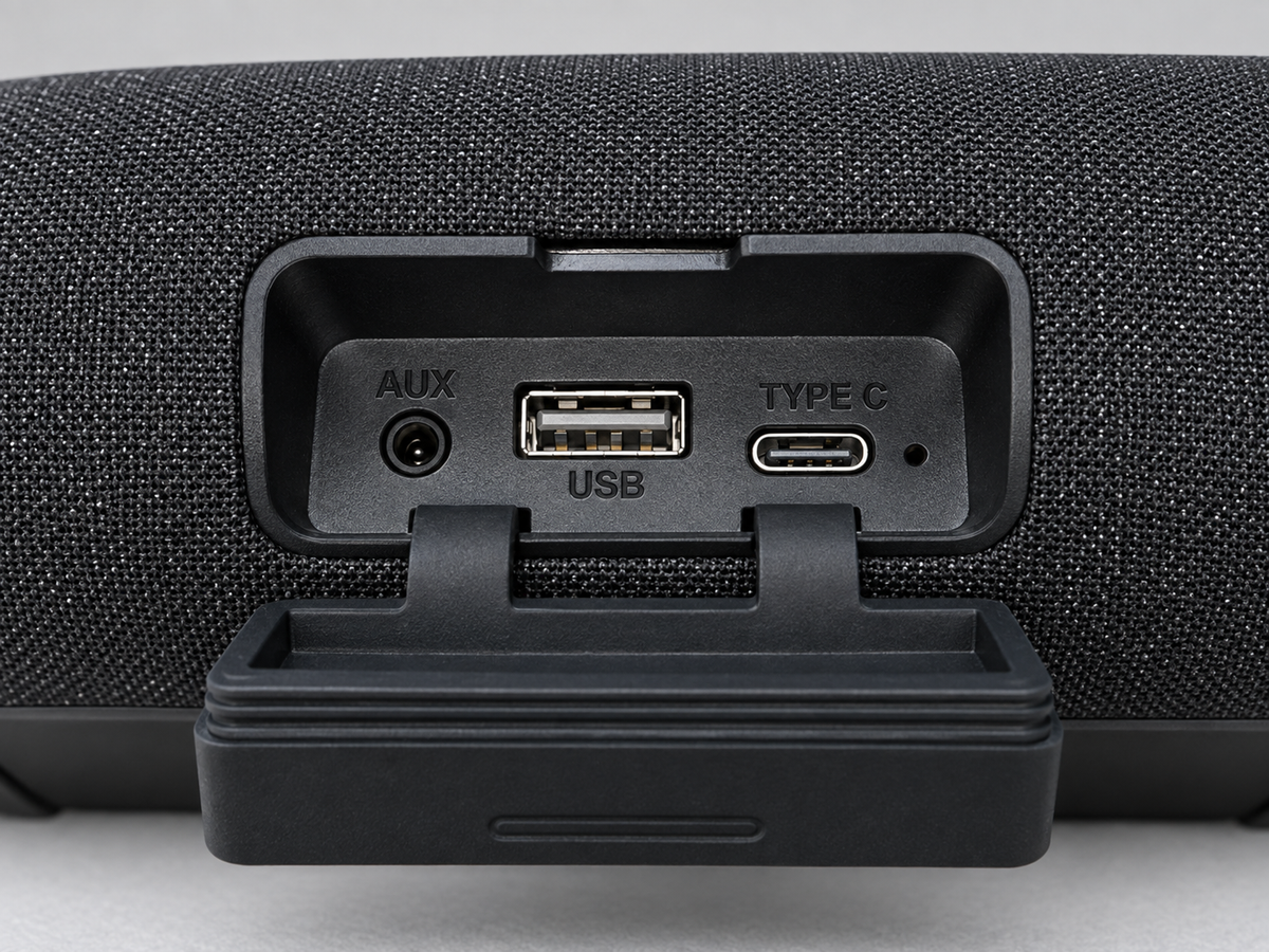 X600 rear connections — label USB, AUX and USB-C charging
